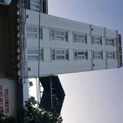 Night Sky Hotel Hotels near Nhà hàng Bounce Beach