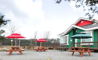Taean Mongsanpo Pine and Apple Pension