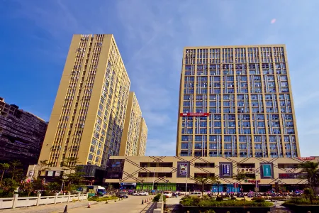 LIKE MUCH Hotel (lianjiang Wanjia City Plaza store)
