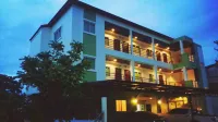 Lemon Home Hotels near Giant Raintree (Monkey Pod Tree)