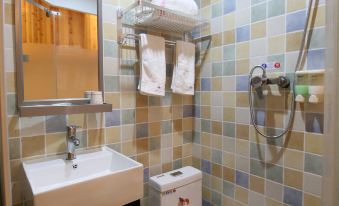 OYO Nanchang Happy Waterbed Literature Hotel