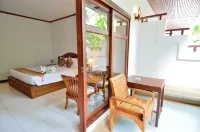 First Bungalow Beach Resort - balcón