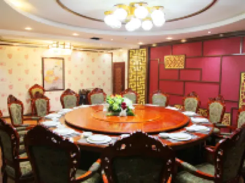 Jinfeng International Hotel Hotels in Maqin