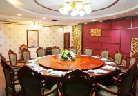 Jinfeng International Hotel Hotel di Maqên