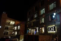 September Mountain Art Hotel