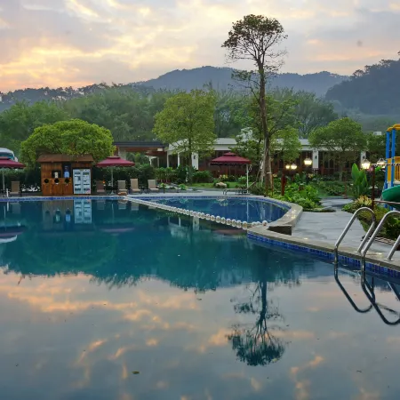 Yunfu Xinxing Longshan Hot Spring Hotel