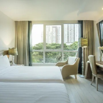 Le Tada Parkview Hotel Отели рядом с достопримечательностью «Станция надземного метро Victory Monument»