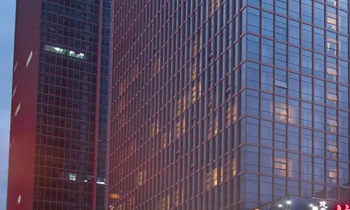 지난 인조네 로열 플라자 호텔