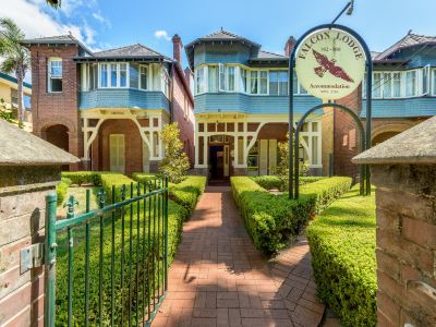 Falcon Lodge