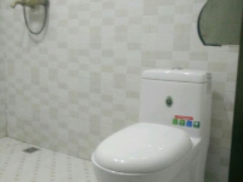 滦县凤艳家庭公寓 - 家庭三室一厅套房(无窗)