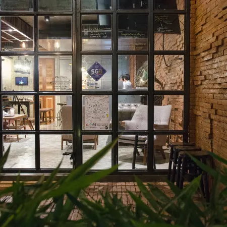 Siam Plug in Hostel Отели рядом с достопримечательностью «Станция метро BTS-Bang Wa»