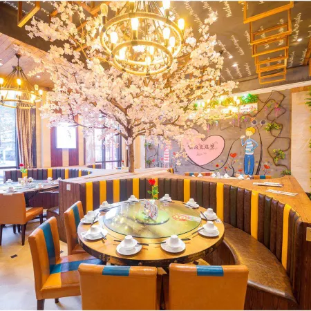 Tianlun Huangchao International Hotel(Chibi North Railway Station)