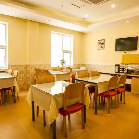 Homeinn Hotel (Taiyuan Beida Street Beixiaoqiang Wanda Plaza) Отели рядом с достопримечательностью «Бассейн Черный Дракон»