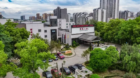 Baoqing Villa Отели рядом с достопримечательностью «Shaoyang University (Southeast to Shaoyang Bureau of Commerce)»