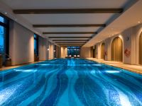 青岛东方影都融创皇冠假日酒店 - 室内游泳池