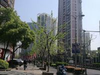 斑斓家公寓(上海环球港店) - 酒店附近