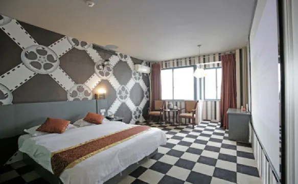 โรงแรมธีมภาพยนตร์โปมี (สถานีขนส่งชาดียนจื่อ เฉิงตู) โรงแรมใกล้พื้นที่สถานีขนส่งชาดิตง