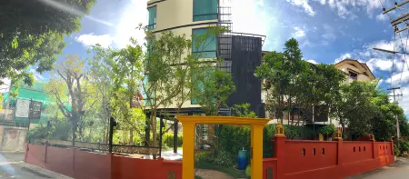 Chiang Mai Thai House,Thapae