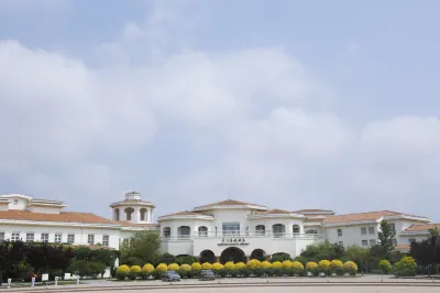 Chateau Junding Resort Hotels in Яньтай