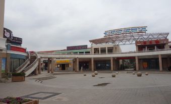 Hanting Youjia Hotel (Shanghai University Metro Station)