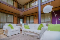 Garden Lodge Sydney Hotel Hotel berhampiran Grumpy Bean Cafe