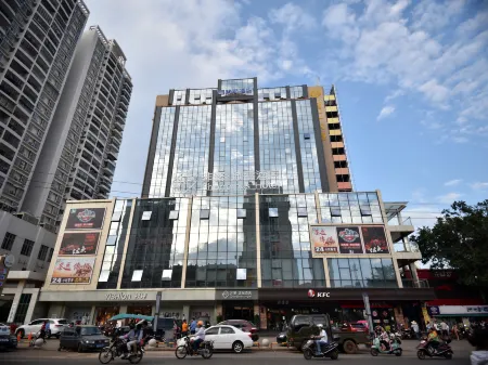 Chonpines Hotel (Xuwen Square Jinhui) Отели рядом со станцией Xuwen Railway Station