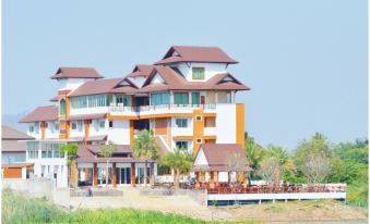 Chaophayathara Riverside Hotel