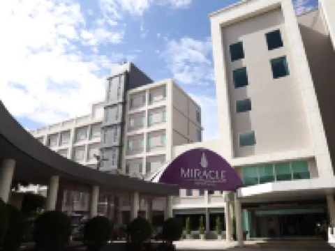 Miracle Suvarnabhumi Airport Hotels near Wat King Kaeo