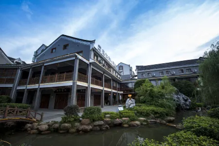 Dongjiang Lake No.1 Courtyard Tea Culture Theme Hotel Отели рядом с достопримечательностью «Dongjiang Lake»