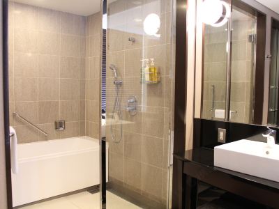 【スタンダードフロア】デラックスキング ザ ロイヤルパークホテル アイコニック 東京汐留の写真