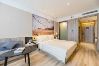 Xuzhou Pengcheng Square Riverside Hotel Hotels near Underwater Terracotta Warriors Museum