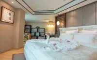 Excemon Beihai Beach Hotel（Yintan Chaodiao Square Store）