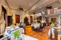 Mane History Lovers Hotels in 