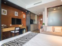 青岛可看海的家酒店式公寓 - 豪华海景双床房