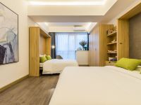 英卓未来公寓智能酒店(西安文理学院店) - 变形空间家庭亲子房
