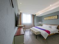 重庆波罗的海酒店 - 北欧城景大床房