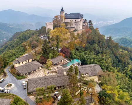 naked Castle Resort Hoteles en Deqing