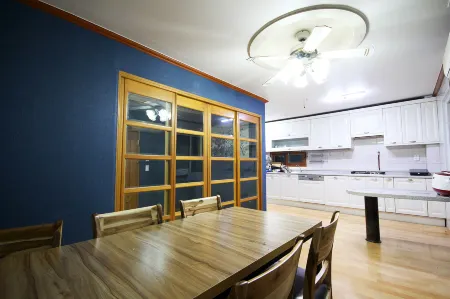 Business Hotel Busan Station Отели рядом с достопримечательностью «Museum of musical Instruments of the World»