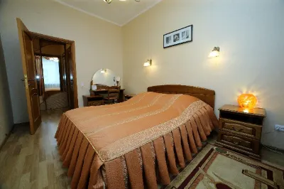 Hotel Oktyabrskaya Anton Chekhov memorial 주변 호텔