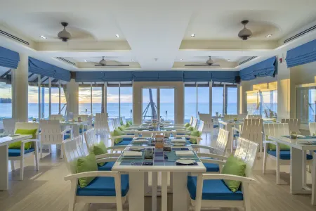 Dusit Thani Laguna Phuket Отели рядом с достопримечательностью «Tha Rua Shrine»