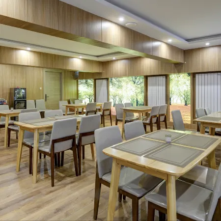Floral Hotel· Qixia Manyi Boutique Hotel (Qixia Bus Station)