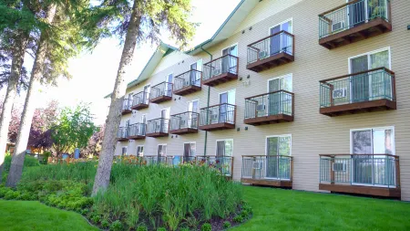Pike's Waterfront Lodge
