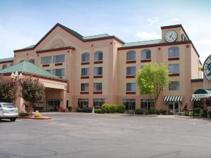 The Plaza Hotel & Suites Winona