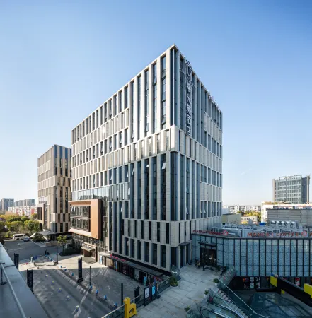 The Hotel V （Hongqiao Airport National Exhibition Center Branch) Отели рядом с достопримечательностью «Guyi Garden»