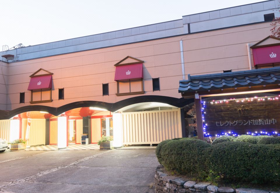 Select Grand Kaga-Yamanaka Over view