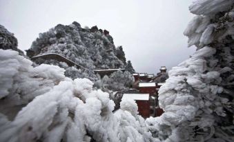 Wudang Mountain Longyuange Hotel