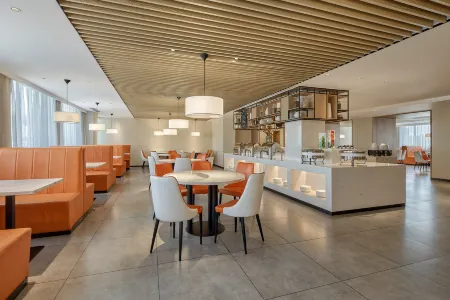 Century Star Holiday Hotel (The Ancient City of Shangqiu Nanjing Road) Отели рядом с достопримечательностью «Shangqiu Polytechnic (Shenhuo Avenue)»