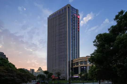 Wyndham Ramada Hotel (Wuhan Hanyang Railway Station, China International Expo Center Branch) Отели рядом с достопримечательностью «Wuhan International Expo Center»