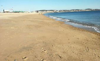 Flying E-sports Hotel (Golden Rock Beach )