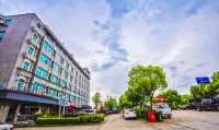 Jinjiang Inn (Zhuji Baolong Square High-speed Rail Station)